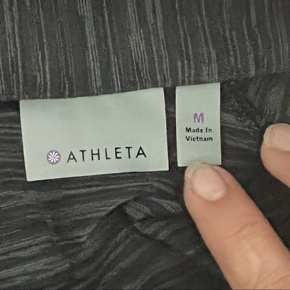 Athleta 1/2 zip running wild exercise jacket top with thumbholes size Medium - Picture 7 of 12